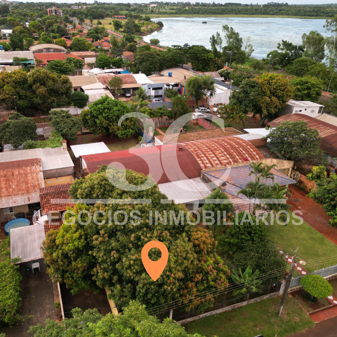 Casa de 425 m2 en Área 6, Hernandarias